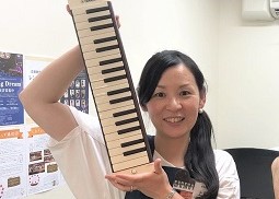 スタッフ写真 音楽教室 上林