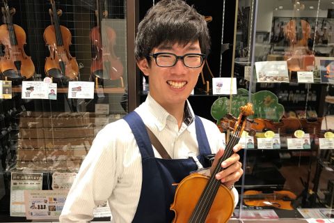 スタッフ写真 【ドラム・管・弦楽器アドバイザー】電子ピアノ担当 上久保