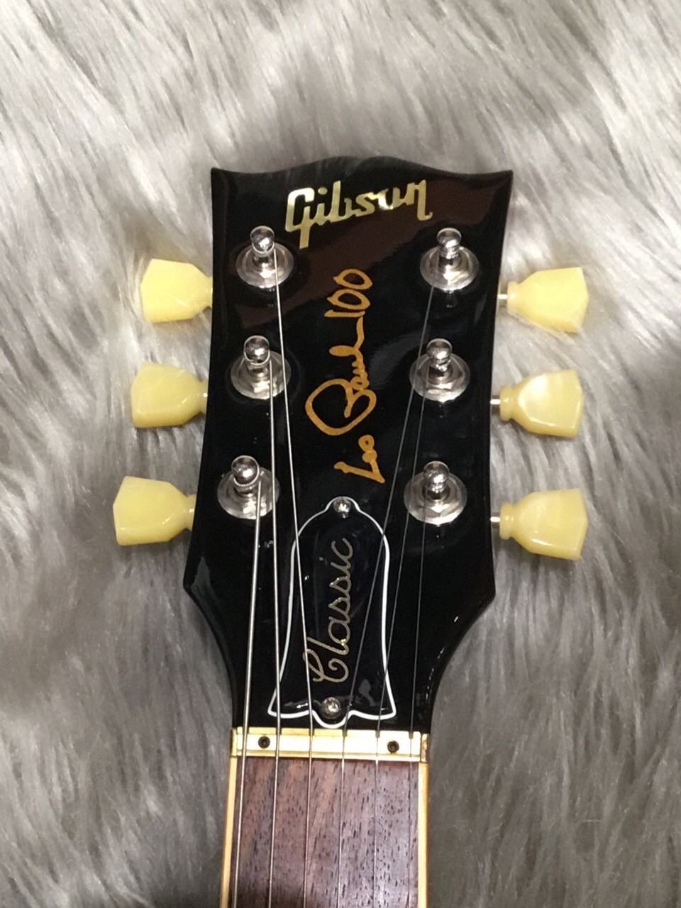 新入荷情報】中古Gibsonレスポール Classic 2015の希少カラー入荷しま