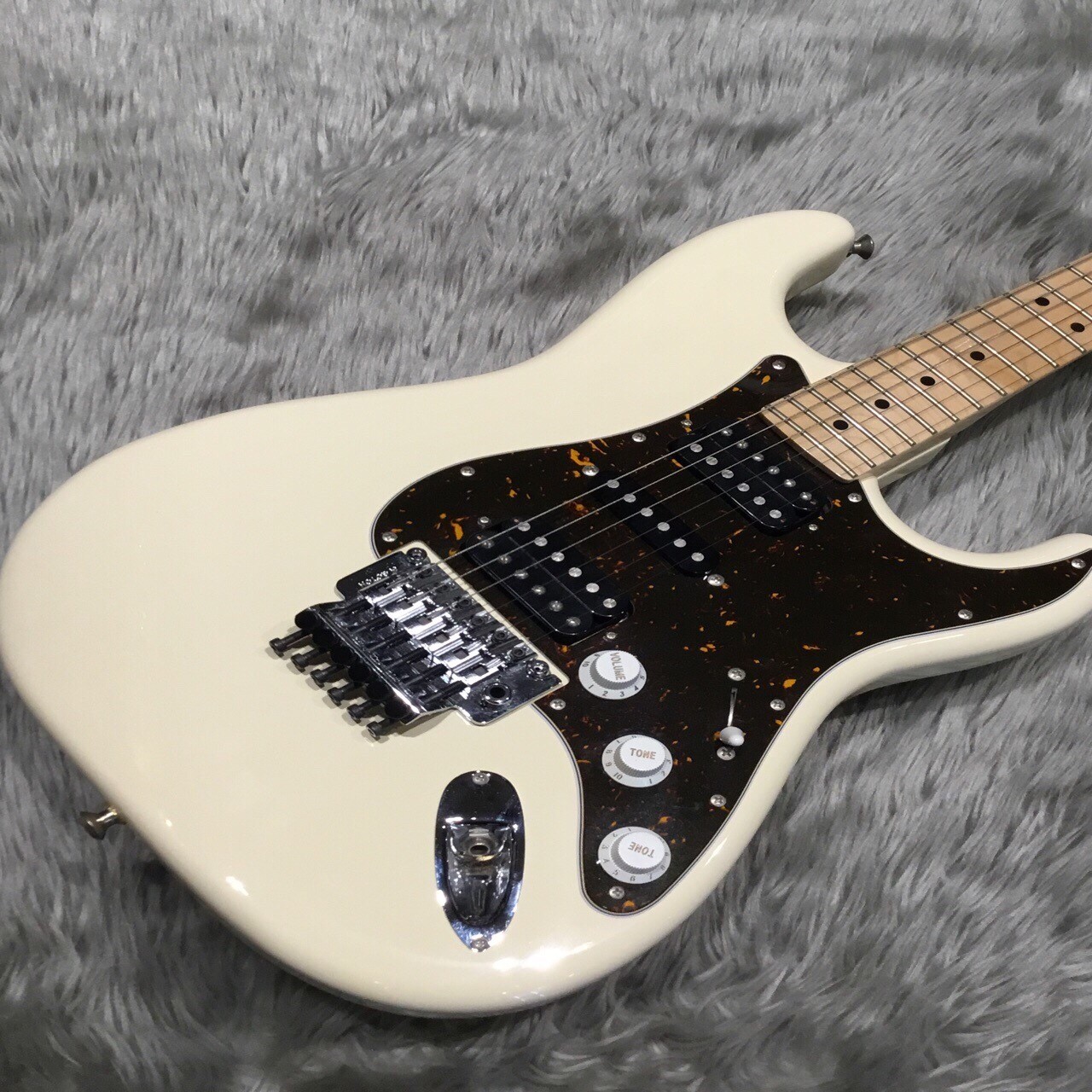 【新入荷情報】中古Fender Japan  ロック式ストラトが入荷！