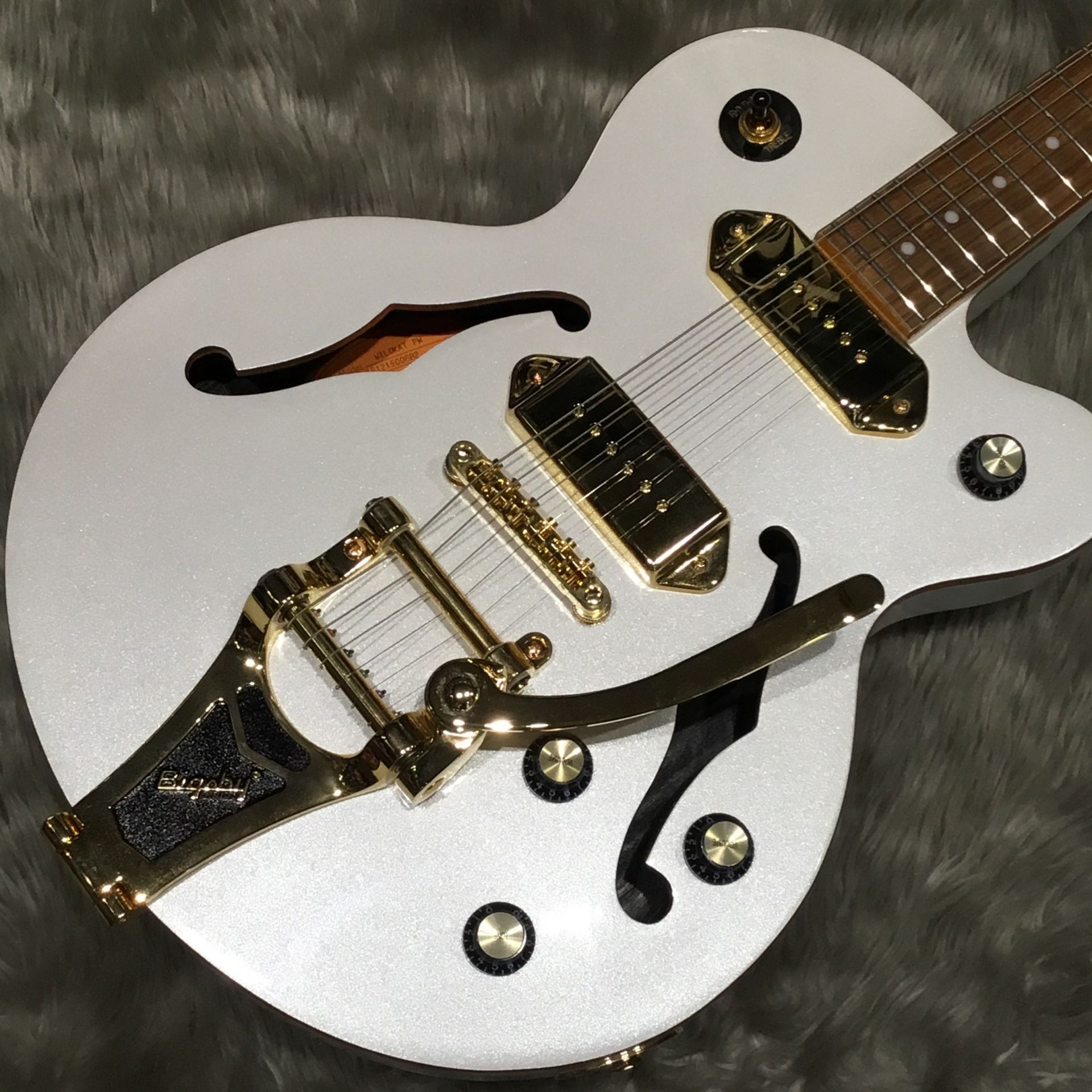 【新入荷情報】中古Epiphone WILDKAT ゴージャスなRoyale Pearl Whiteが入荷！