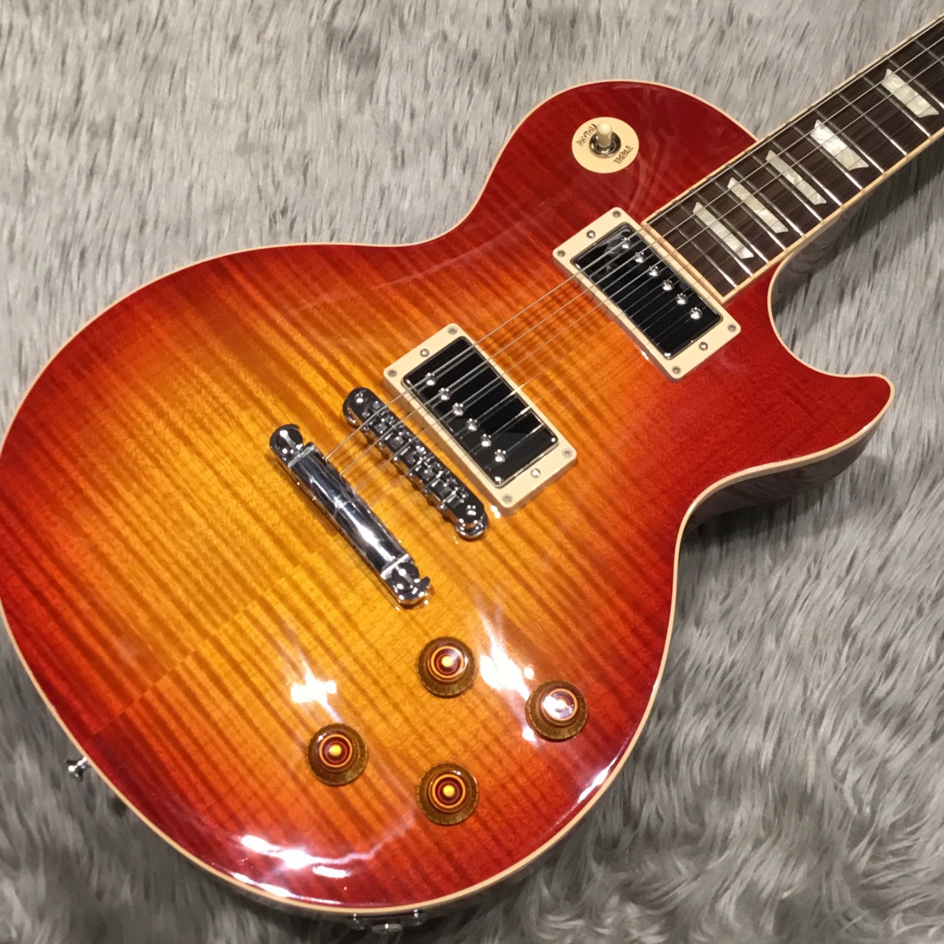 *Gibson 王道の図太いロックサウンドを求めるならやはりGibsonです！]]世界中のギタリストを今なお虜にするレスポールの最終終着地点はここです！ *Les Paul STANDARD 2013 ギブソンレスポールスタンダード2013は]]1、モダン・ウェイト・レリーフ]]2、コンパウンド・ラ […]