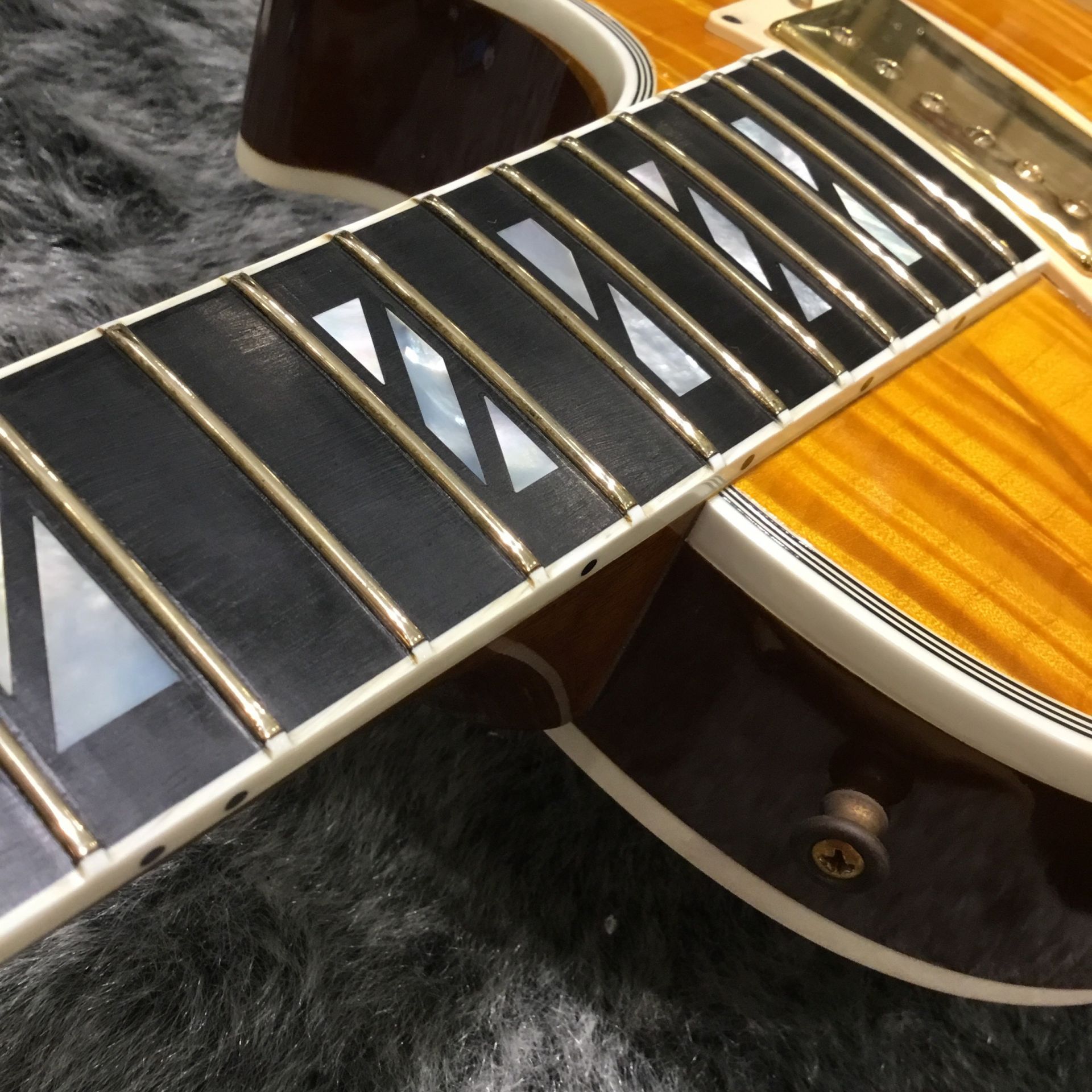 新入荷情報】中古 Gibson Les Paul Supremeが入荷！｜島村楽器 イオン 