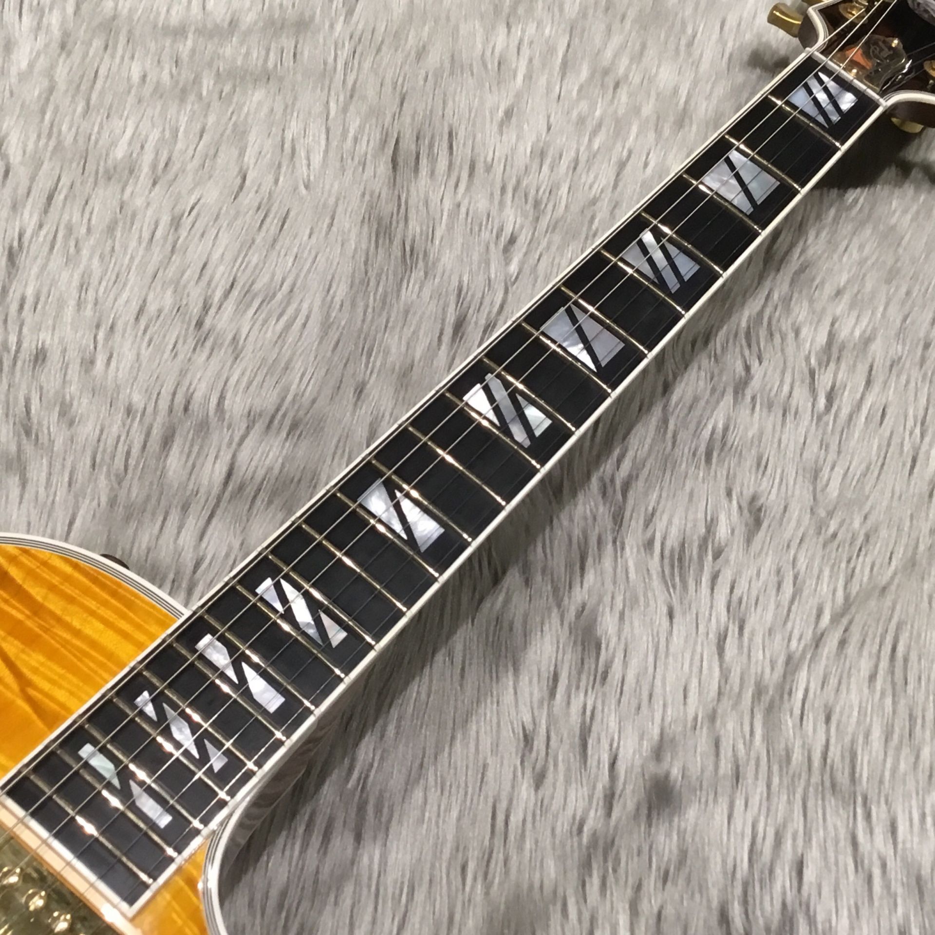 新入荷情報】中古 Gibson Les Paul Supremeが入荷！｜島村楽器 イオン 