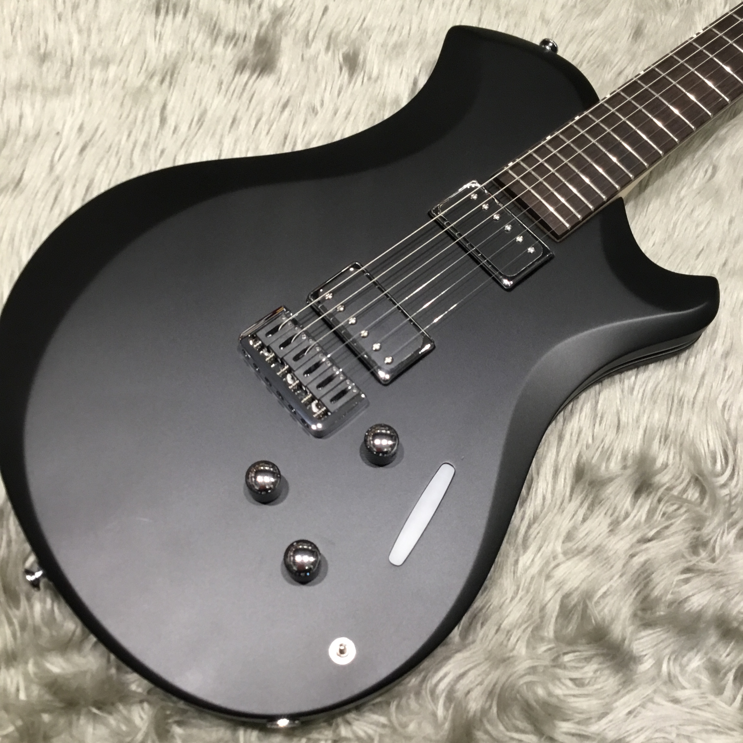 【新入荷情報】最も進化したエレキギター！RELISH　GUITARS の特価品が入荷！