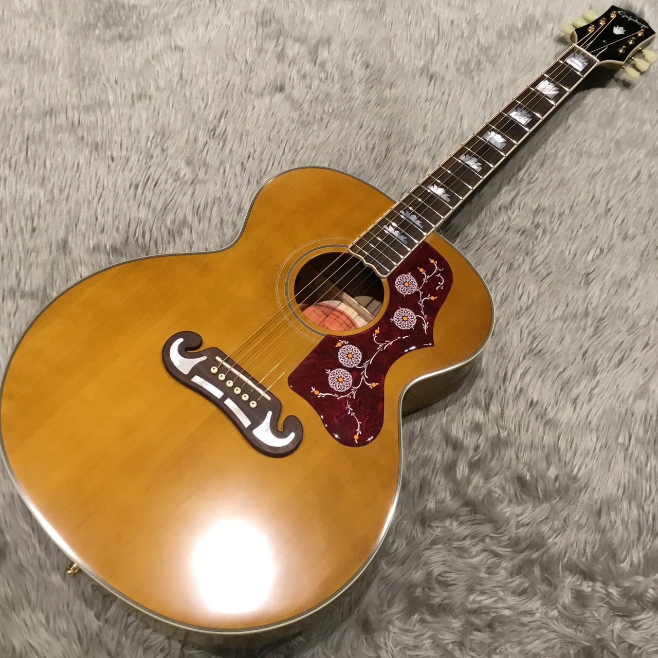 アコースティックギターMasterbilt J-200