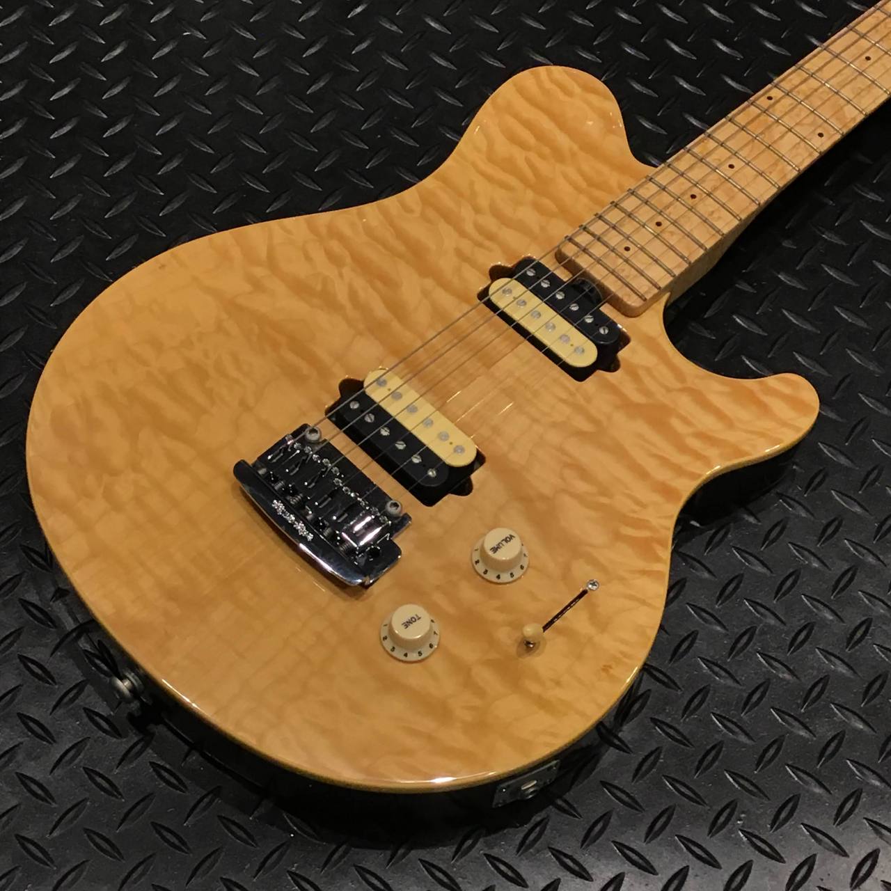 MUSIC MAN中古【委託品】AXIS / Super Sport HH Tremolo 2000年製【約3.64Kg】