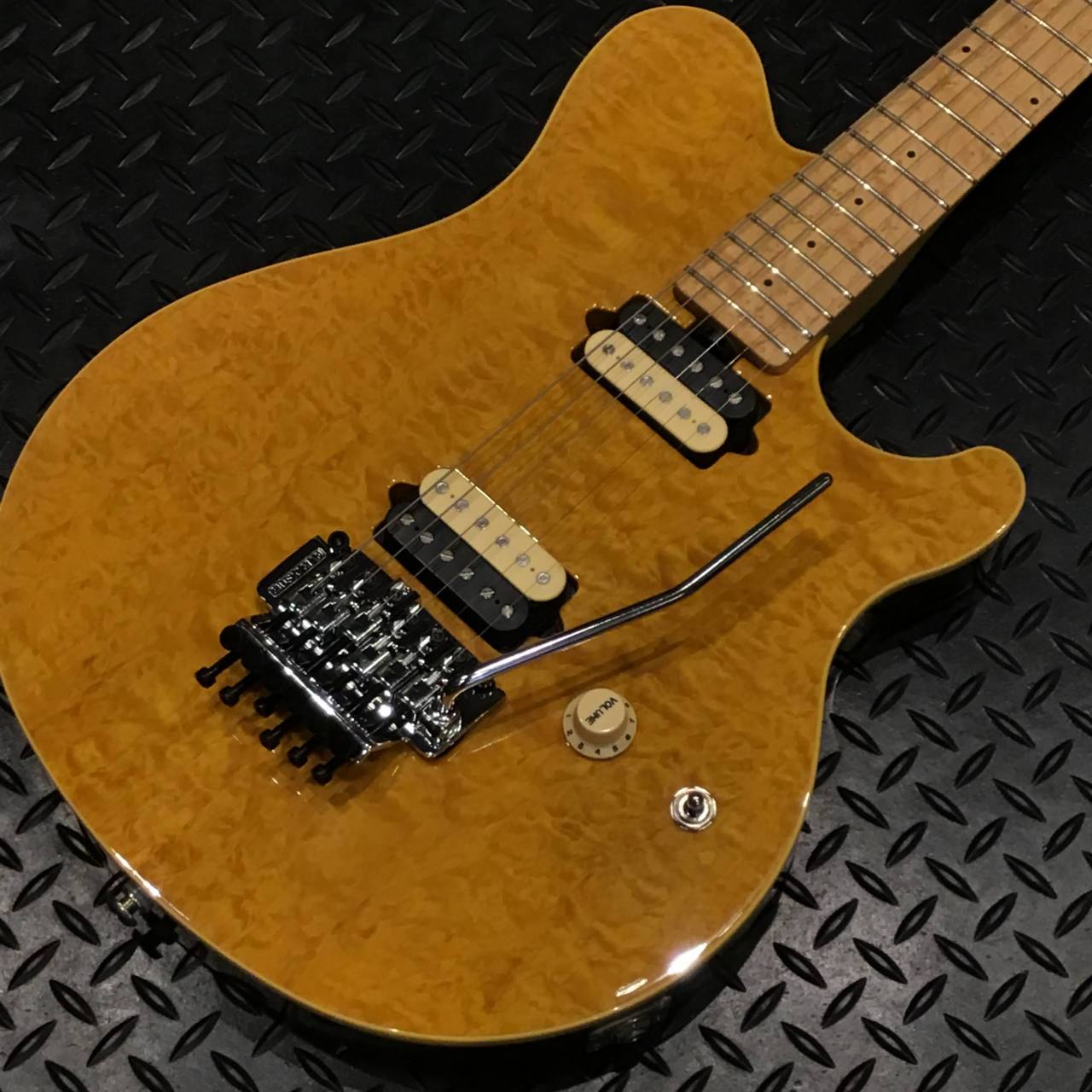 MUSIC MAN中古【委託品】AXIS / GOLD TRANS TREM MAPLE 98年製【約3.57Kg】