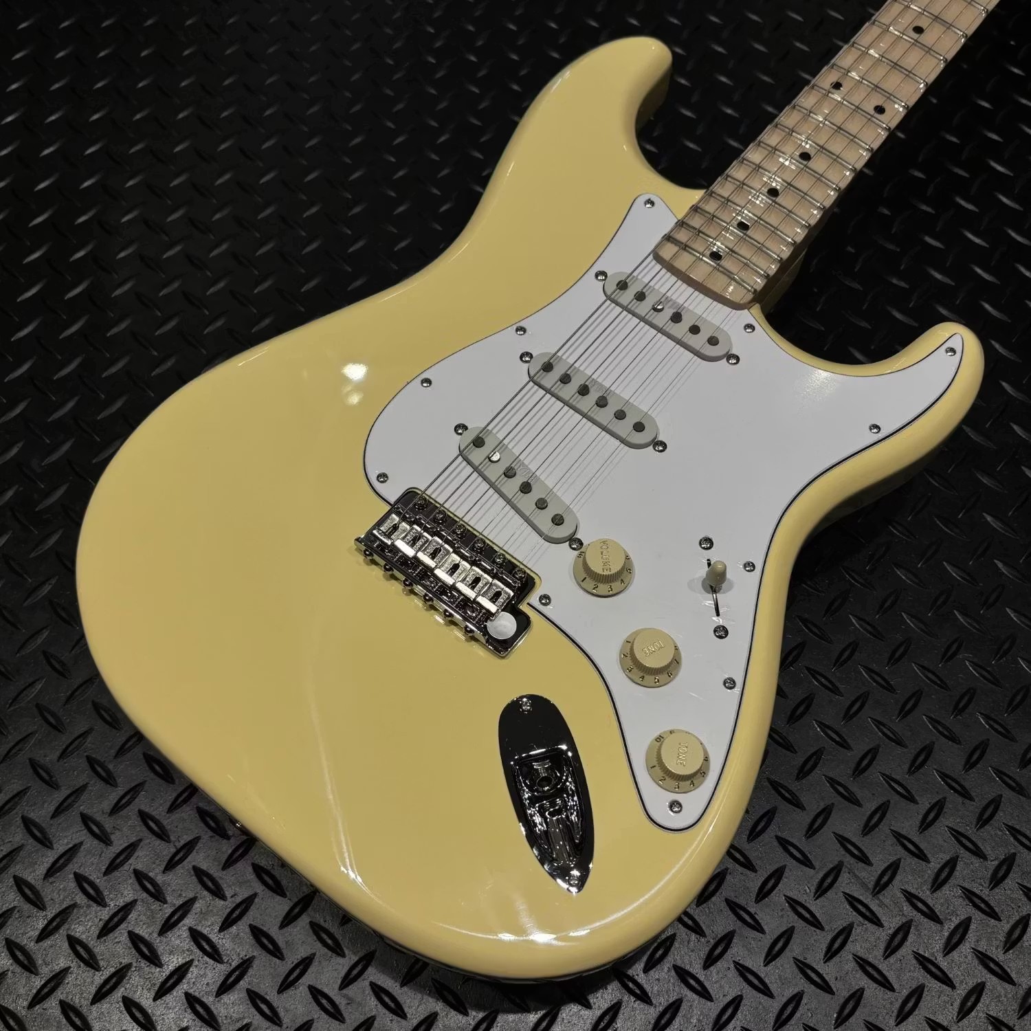 FenderYngwie Malmsteen Stratocaster Vintage White