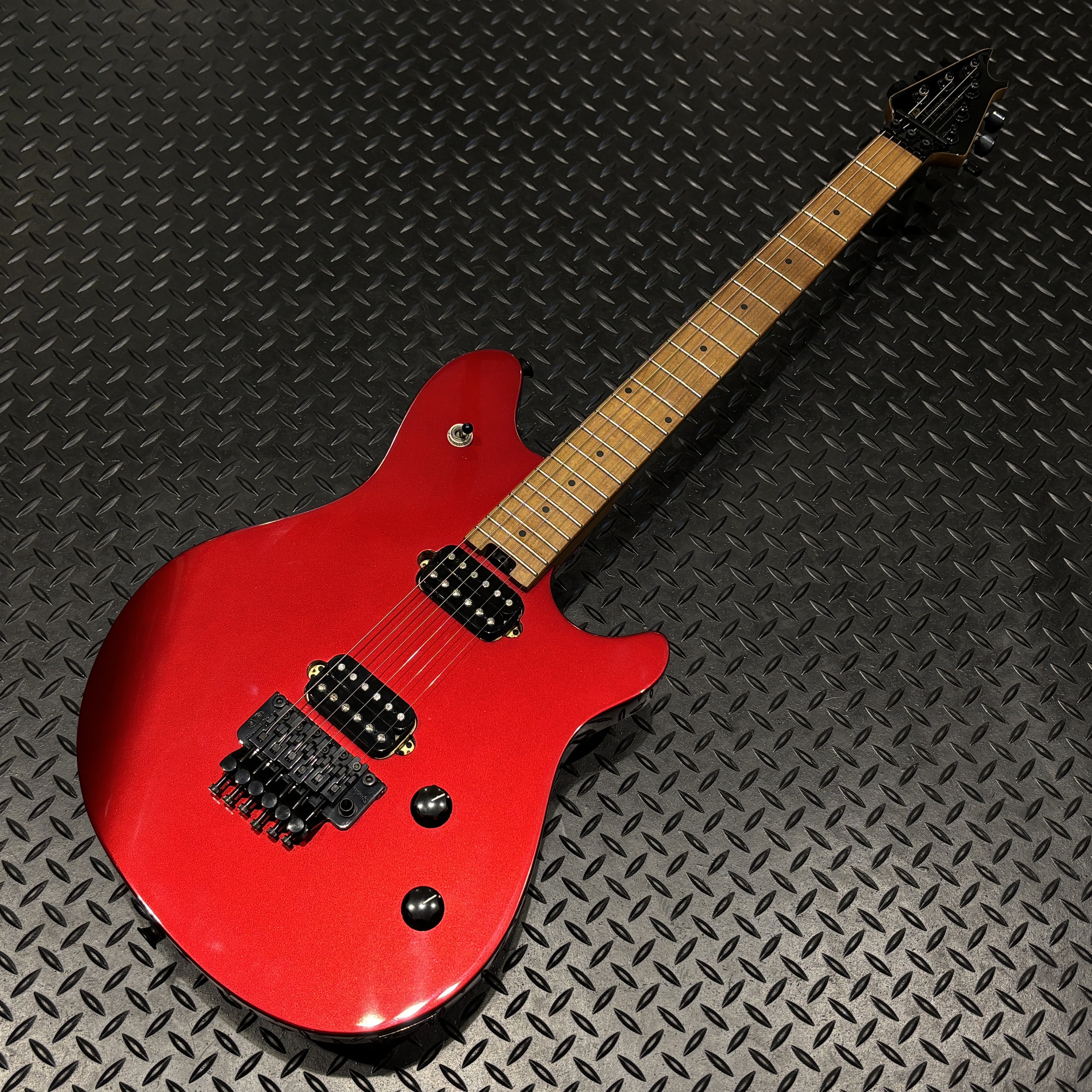 EVHWolfgang WG Standard Baked Maple Fingerboard Stryker Red