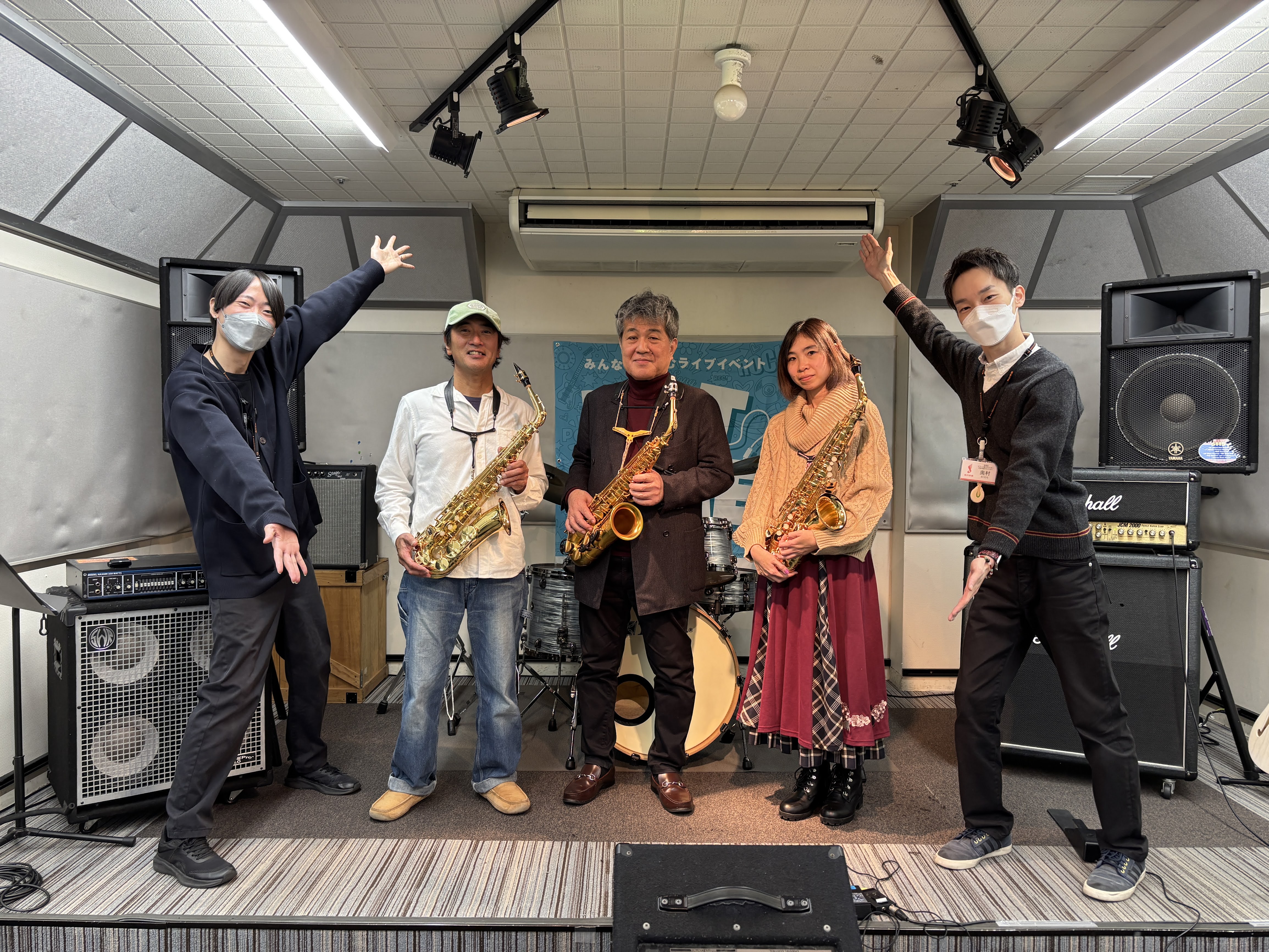 皆様こんにちは！HOTLINE担当の宮地です！ 10月から開催しておりますHOTLINE、今回で泉南店ライブはVol.4となりました！今回のライブは、管楽器強化DAYという事で、3名のサクソフォニストにご出演頂きました! 早速ライブの模様をレポートしていきます！ CONTENTSHOTLINE 20 [&hellip;]