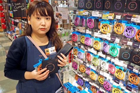 スタッフ写真 ギター/ベース弦及び周辺アクセサリー 岩田