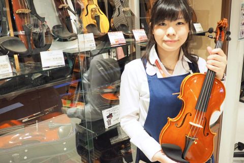 スタッフ写真 管楽器・弦楽器 水野 爽香