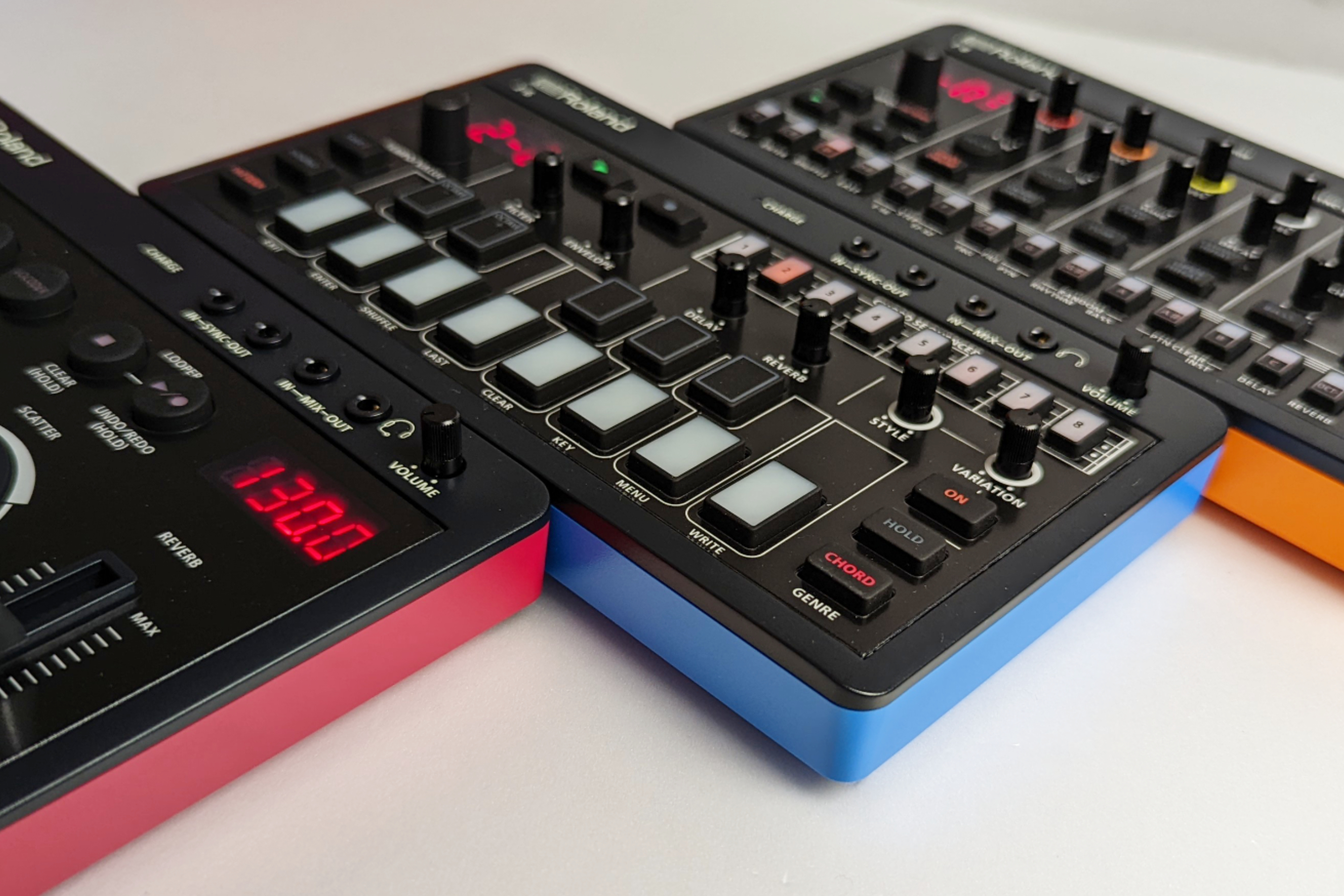 みなさまこんにちは。Rolandプラネットスタッフの野口です°˖✧◝(⁰▿⁰)◜✧˖°今回はAIRAの新シリーズ「AIRA Compact」が発表されまして、実機を触ることができましたのでご紹介したいと思います！！ 5月20日　展示開始しました！ ヘッドホンや各種ケーブルもご用意してありますので、ゆ […]