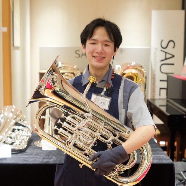 大野<br />
管楽器アドバイザー
