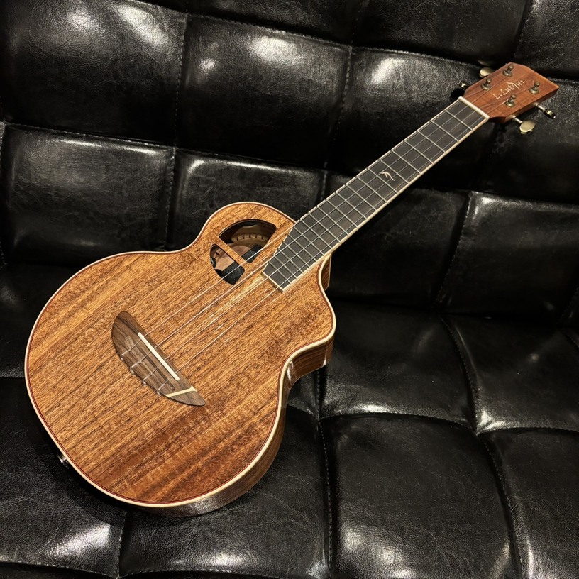 コンサートウクレレLe light Koa w/EQ