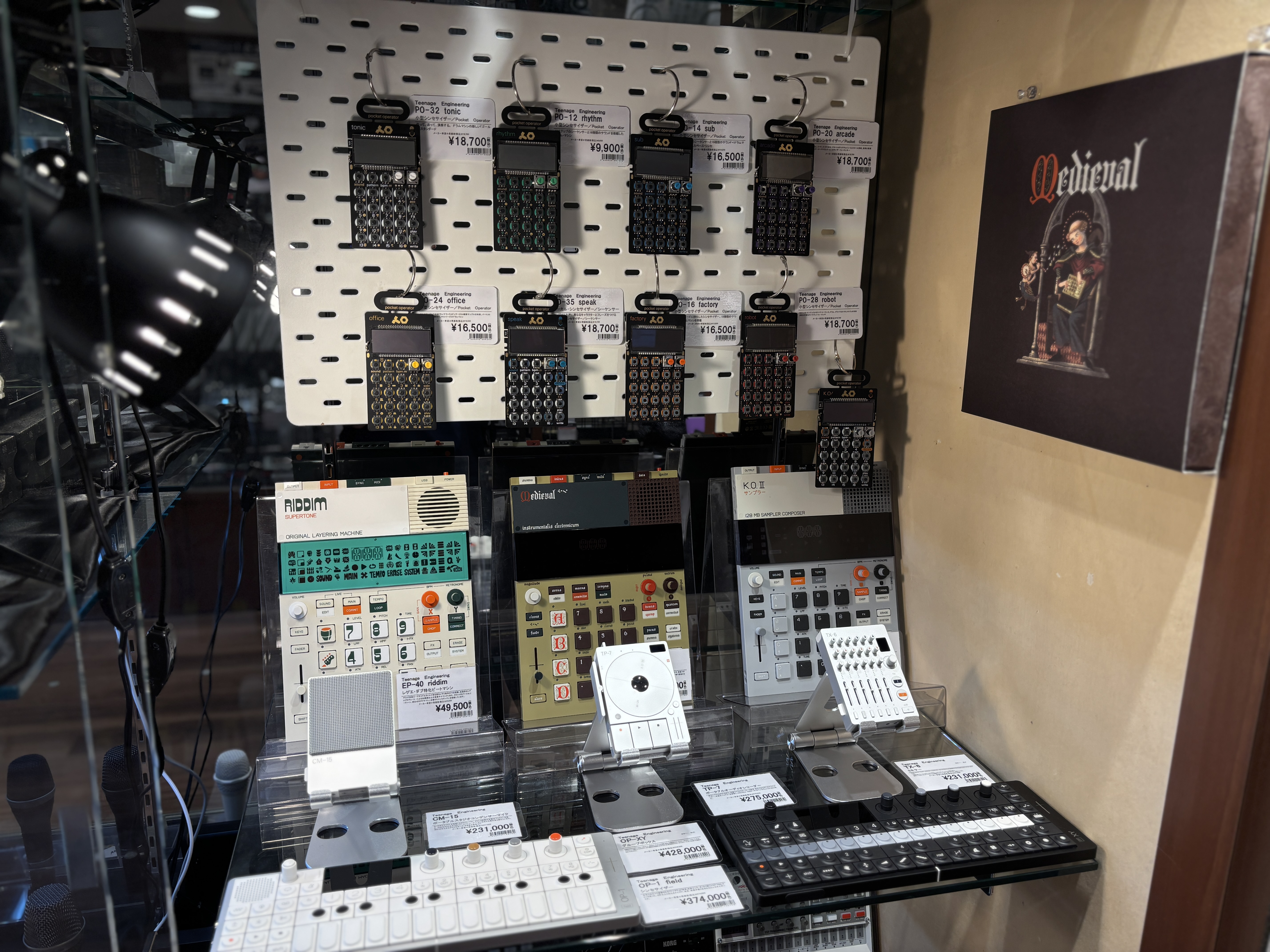 東京都内でteenage engineeringを探すなら島村楽器新宿店!免税販売も可能です! CONTENTS島村楽器新宿店は都内屈指の商品展示数とアイテム数を誇る正規取り扱い店です。島村楽器新宿店は都内屈指の商品展示数とアイテム数を誇る正規取り扱い店です。 展示機種一覧 当店では、teenage [&hellip;]