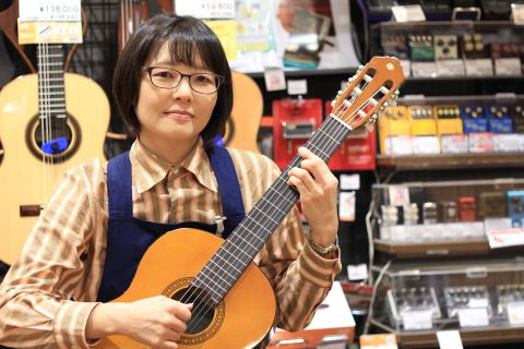 スタッフ写真 音楽教室・クラシックギター 小林