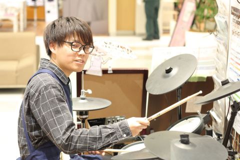 スタッフ写真 山田