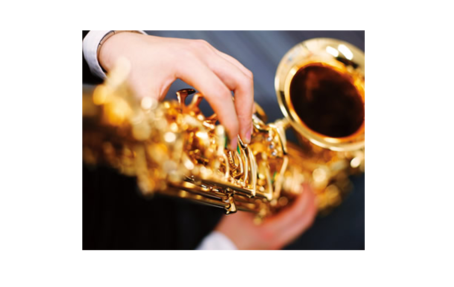 CONTENTSららぽーと新三郷店音楽教室　～SAXコース　生徒様インタビュー～講師紹介ららぽーと新三郷店音楽教室　～SAXコース　生徒様インタビュー～ 生徒様と柄澤先生 SAXを始められたきっかけは何ですか？ 8年ぐらい前、息子たちがレッスンを習っている空き時間にやってみようと思ったのがきっかけで […]