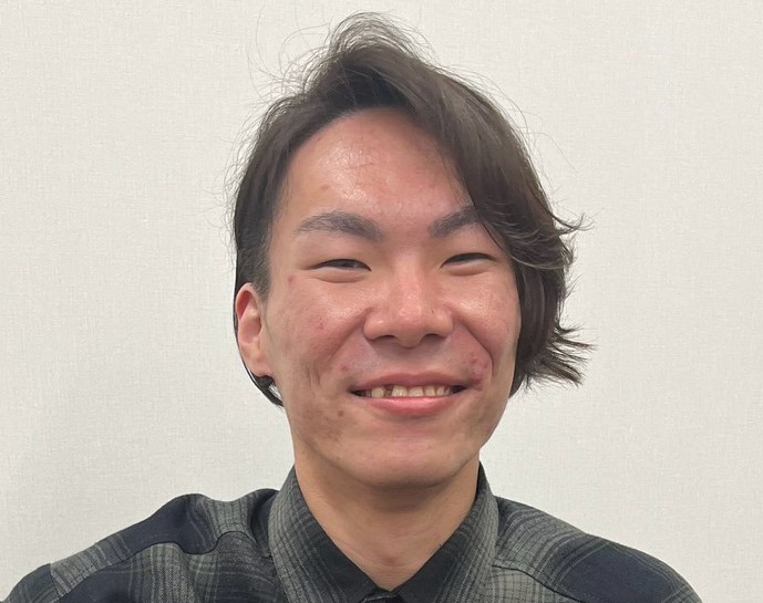 講師プロフィール 14歳よりエレキベースを独学で始める。18歳よりエレキギターを始め、ジャズギタリスト鈴木大輔氏に師事。 講師インタビュー Q.楽器を始めたきっかけはなんですか？中学生の時に、L’Arc～en~Cielのコピーバンドをやることになったことがきっかけです。Q.演奏する時に大切にしている [&hellip;]