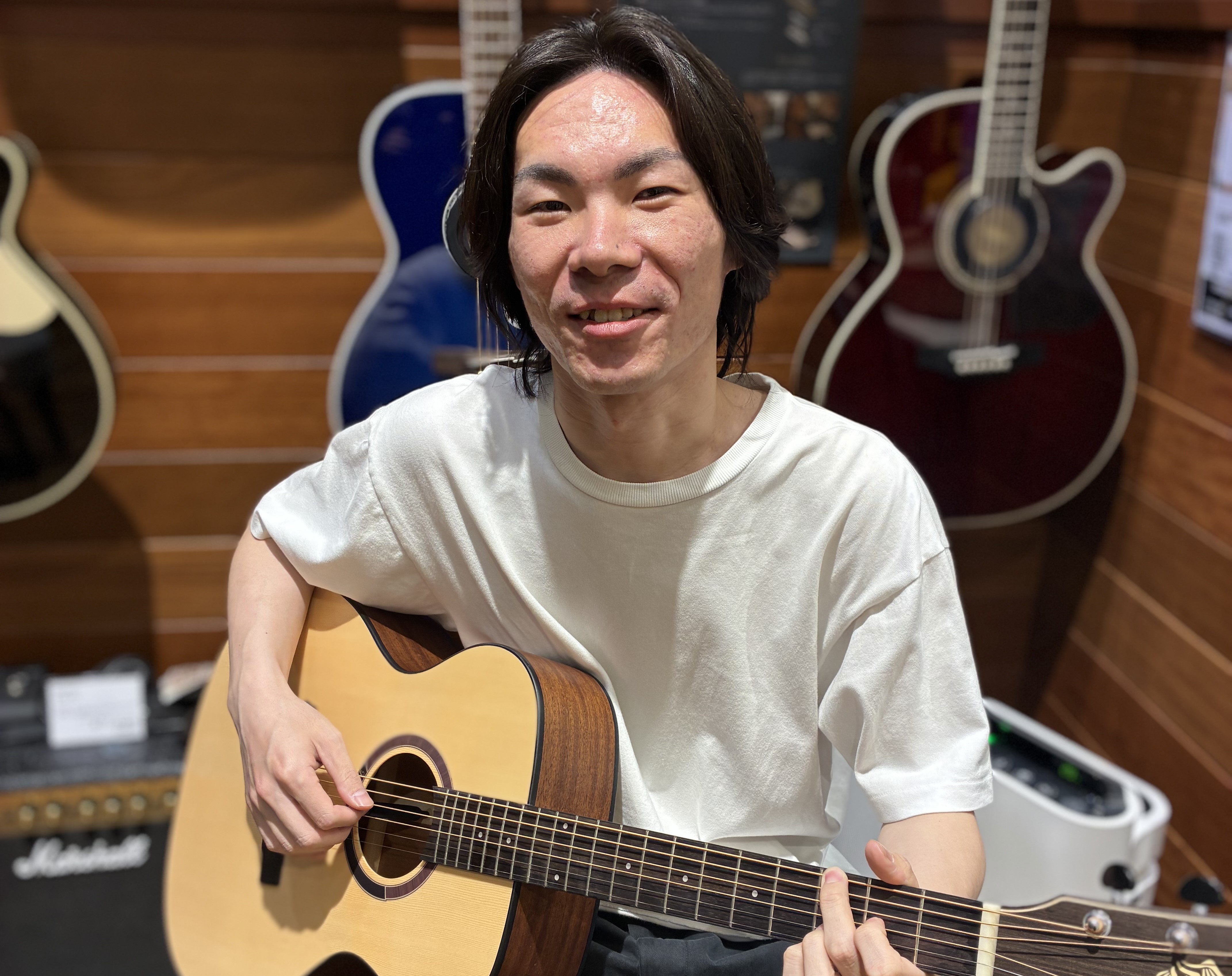 「新しい趣味としてギターを弾けるようになりたいけれど、一人で一から始めるのはちょっと不安……」 そんな思いを抱えている大人の方へ。同じアコースティックギターやエレキギターの音色を愛する仲間とともに、楽しく上達できる 「日曜グループギターレッスン」のご案内です。 一人では途中で挫折してしまった経験があ [&hellip;]