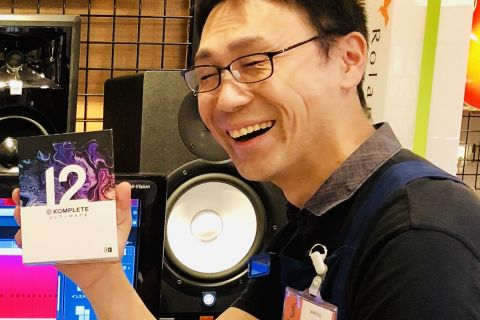 スタッフ写真 デジタル機器 髙見