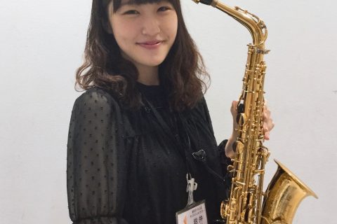 スタッフ写真 サックスサロンインストラクター 岩井