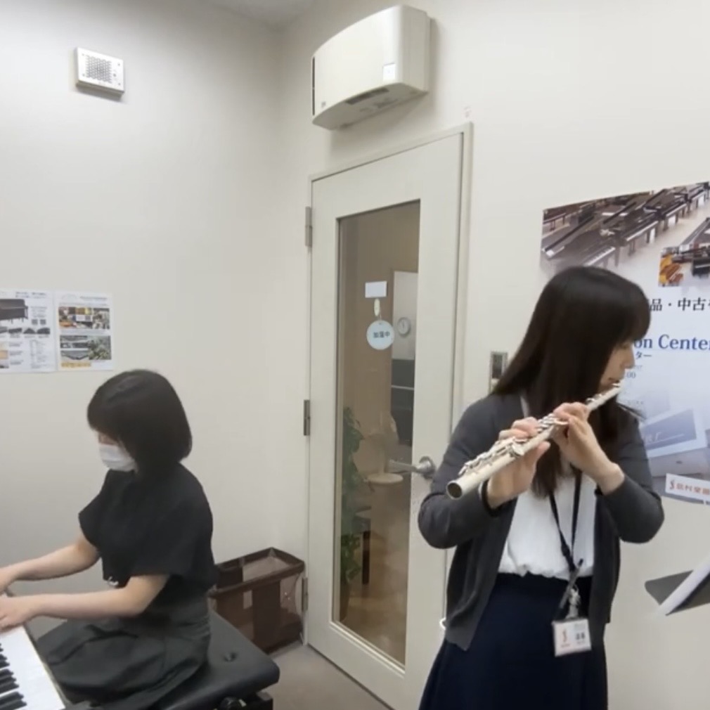 皆様、こんにちは。エミテラス所沢店フルートインストラクターの遠藤と、ピアノインストラクターの吉田です。 エミテラス所沢のオープンを記念して、島村楽器の店頭にてオープンコンサートを開催いたします！ 詳しい内容は、下記よりご確認ください♪ コンサート会場 島村楽器エミテラス所沢店　3F　アップライトピア […]