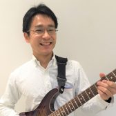 【所沢駅から徒歩4分 エミテラス所沢】　　　　　　　　　　　　　　　　　　アコースティックギター・エレキギター・ウクレレ教室　須田　信治(すだ　のぶはる)【2025年9/30まで 夏の短期レッスン開催中！】