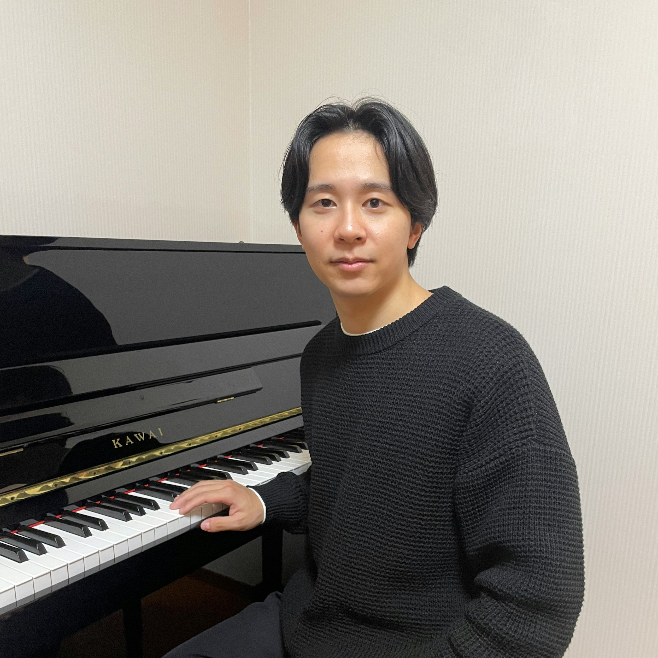 ジャズピアノ教室　 担当講師：樋川　隆斗(ひかわ　りゅうと) 開講曜日：木 CONTENTS講師プロフィール講師からのメッセージコース概要体験レッスンのお申込みお問合せ講師プロフィール 5歳からピアノを始める。大学在学中、明治大学Big Sounds Society Orchestra に所属し、第 […]
