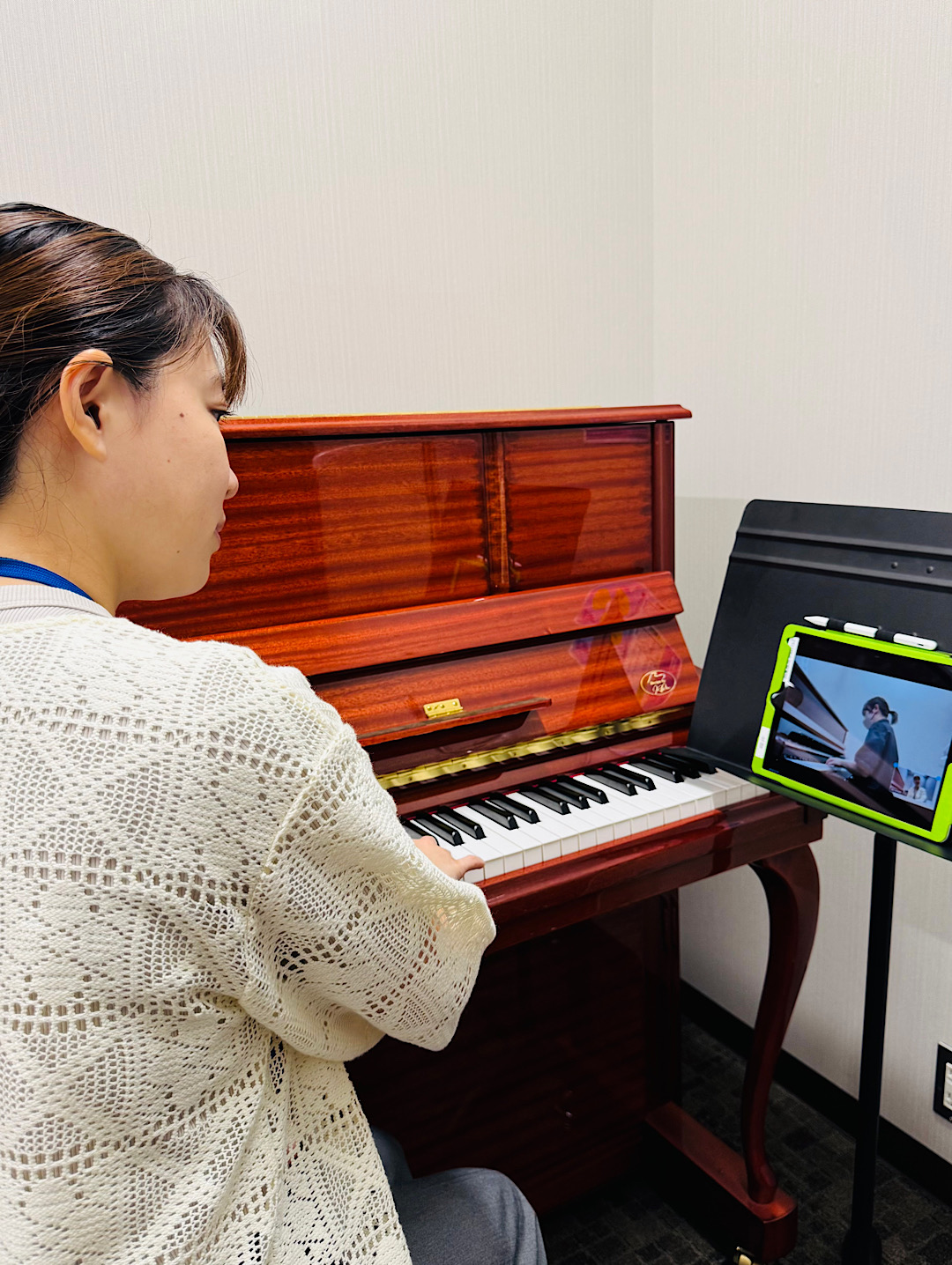 音楽を楽しみたい気持ちをサポートするのが、島村楽器の音楽教室。お一人お一人のご希望をお伺いしながら、レッスン内容をご提案させていただきます。レッスンだけでなく演奏を楽しみイベントや発表会も多数ご用意しております。 CONTENTSオンラインレッスン受講の手順よくあるご質問島村楽器エミテラス所沢店開講 […]