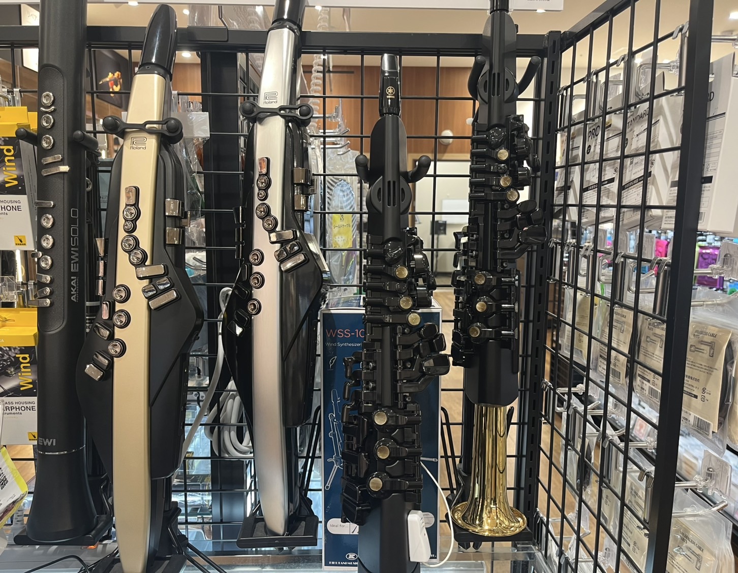 皆さんこんにちは！島村楽器エミテラス所沢店デジタル管楽器インストラクターの深澤です。 皆さんは、【YAMAHA デジタルサックス】の違いをご存じでしょうか？ 実は多くの違いがそれぞれに存在しています！その違いを徹底解説していきましょう！ CONTENTS特徴早見表各モデルの特徴・おすすめポイントまと […]