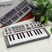 【新商品】AKAI MPK mini Ⅳ(MK4)は付属の音源「Studio Instrument Collection」がイチオシです!