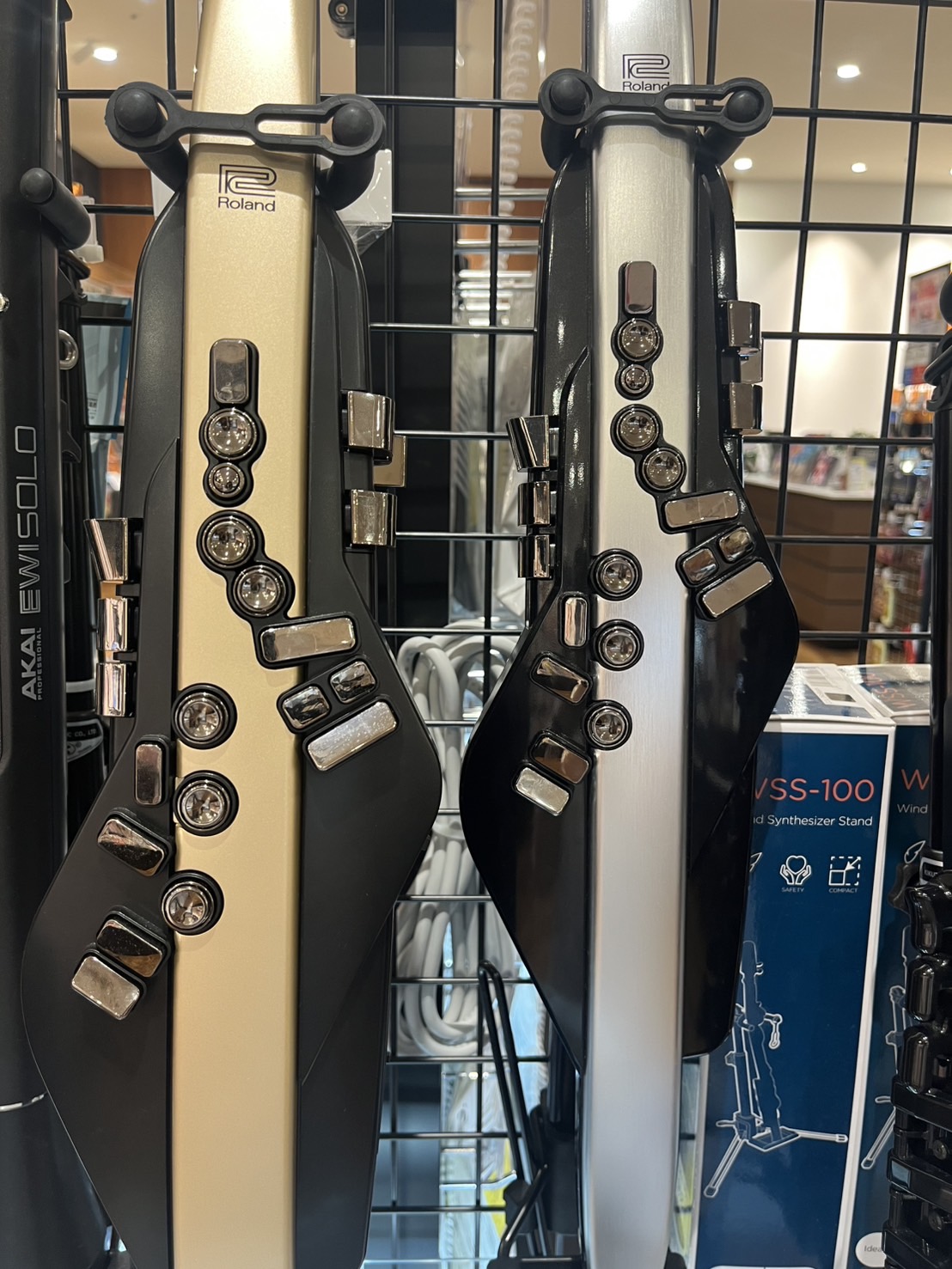 皆さんこんにちは！島村楽器エミテラス所沢店デジタル管楽器インストラクターの深澤です。 皆さんは、【Roland　Aerophone】の違いをご存じでしょうか？ 実は多くの違いがそれぞれに存在しています！その違いを徹底解説していきましょう！ CONTENTS特徴早見表各モデルの特徴・おすすめポイントま [&hellip;]