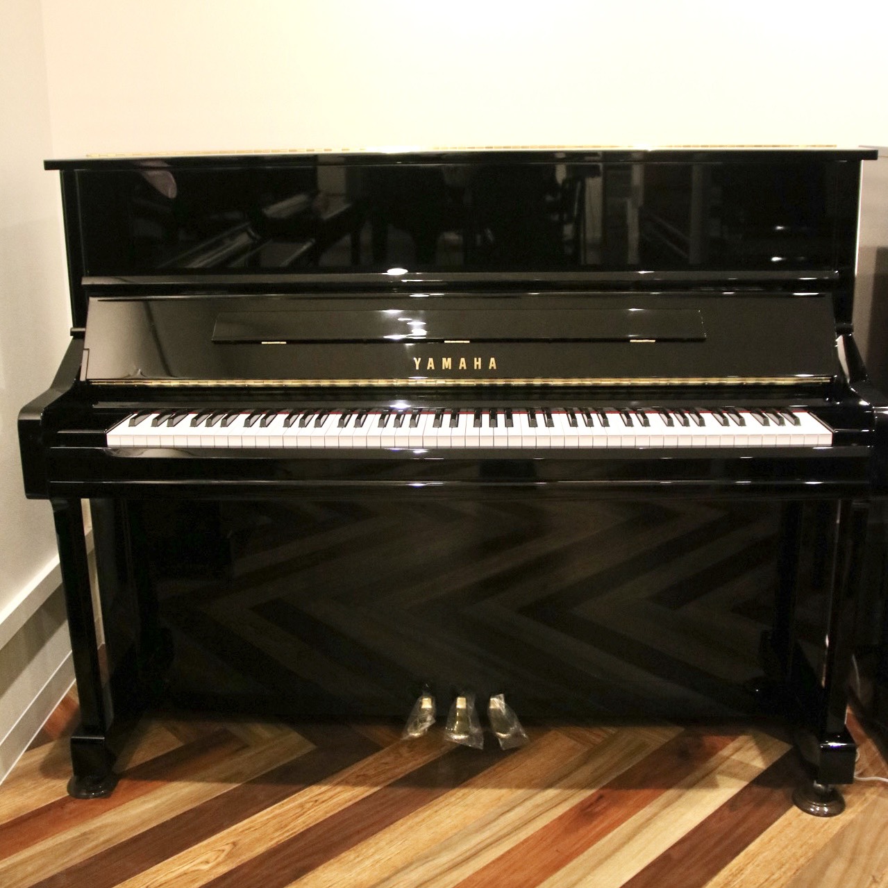 新品アップライトピアノヤマハ YU11