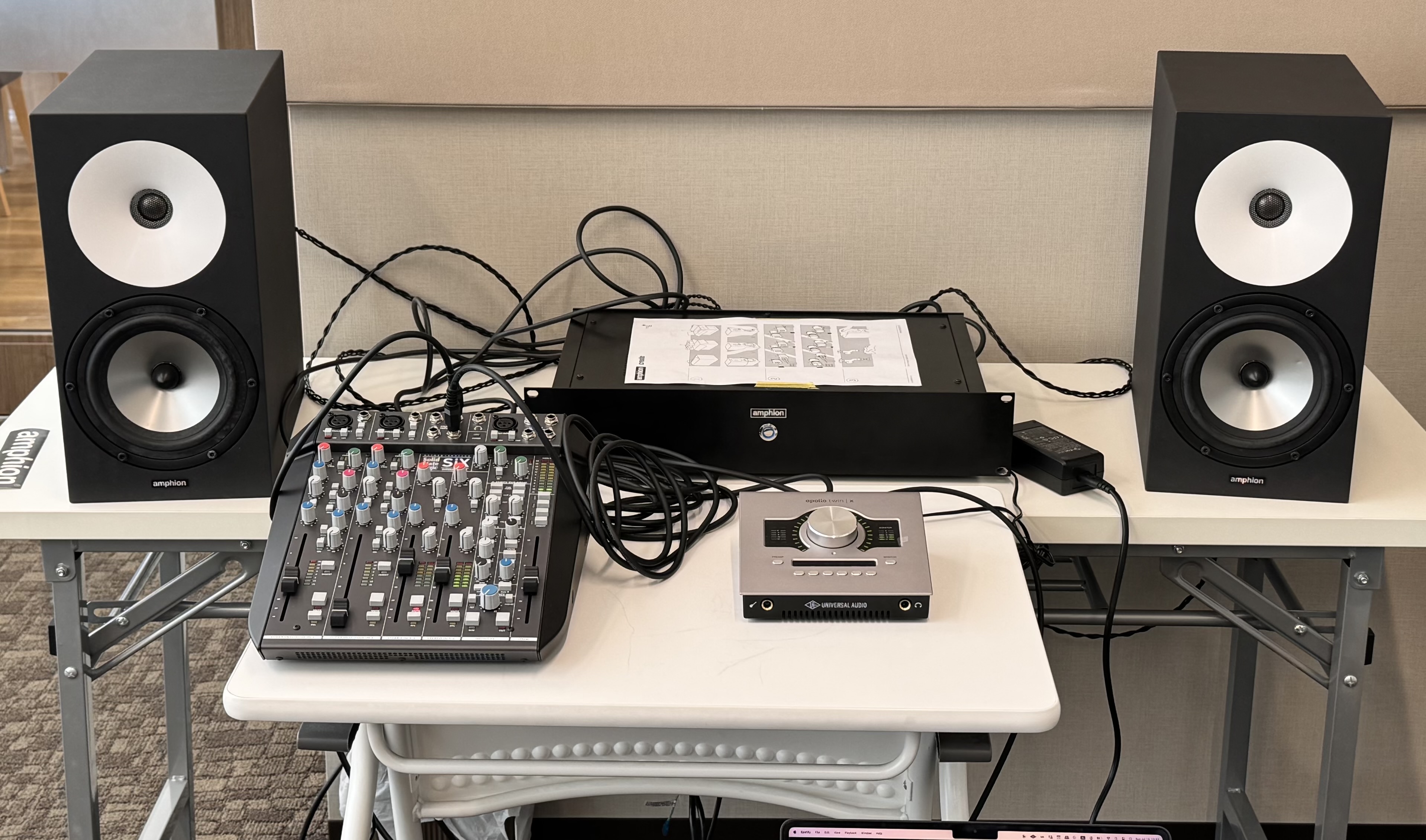 One18 Amphion One18スタジオモニターは、重要なモニタリングセッションにおいて、プレミアムなパフォーマンスを提供します。このハイエンドのパッシブモニターは、ナチュラルで透明感のある本物のサウンドを提供するため、パッシブラジエーターとともに、カスタム設計の6.5インチ ウーファー、早い [&hellip;]