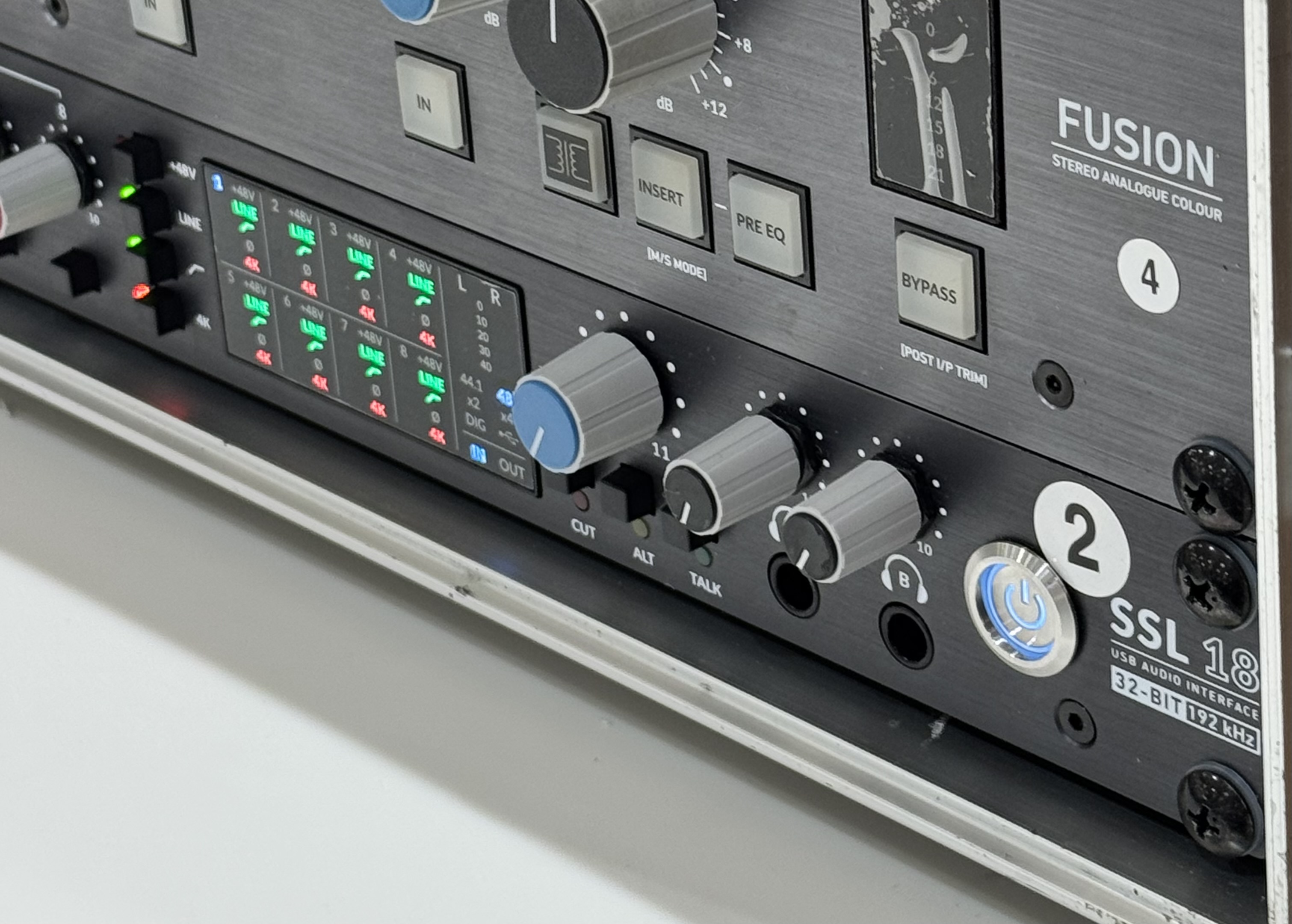 ソリッド・ステート・ロジックのラックマウント型プロダクション・テクノロジーの新時代、SSL 18 の登場です。 アナログとデジタルのデザインにおける比類なき専門知識から開発された SSL 18 は、スタジオ・セッションに対応した機能で卓越したオーディオ・パフォーマンスを提供し、プロフェッショナルが信 [&hellip;]