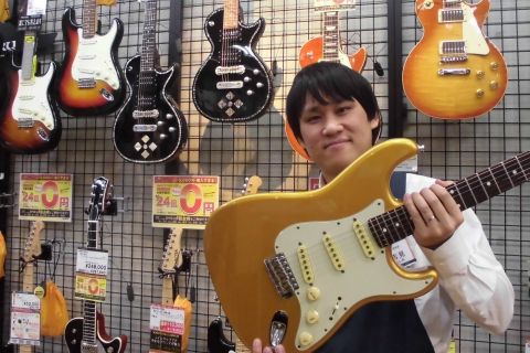 スタッフ写真 (ギターアドバイザー) ギター/ベース/エフェクター担当 吉見