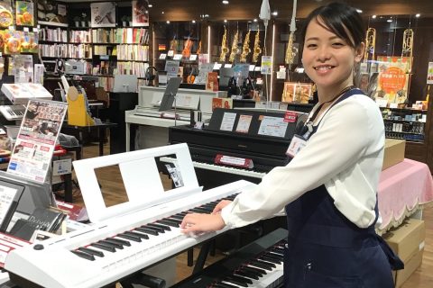 スタッフ写真 電子ピアノ 担当 藪下