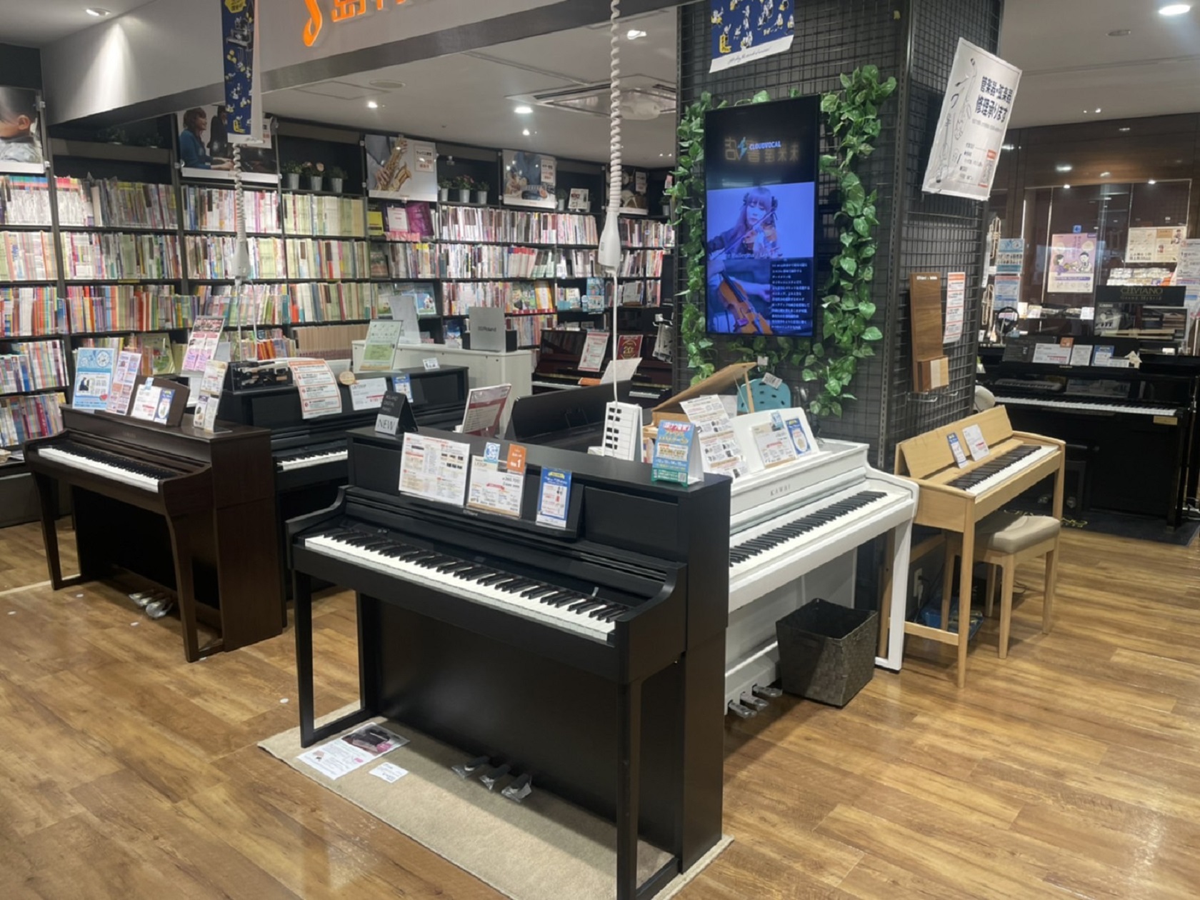 イオン新浦安店では、長期展示品と生産完了品の電子ピアノがお求めやすい価格でのご案内となっております!今回は該当商品をメーカーごとにご紹介させていただきます!※展示品につき、細かなキズやスレ等がございます。予めご了承ください。 CONTENTSRolandYAMAHARoland YAMAHA