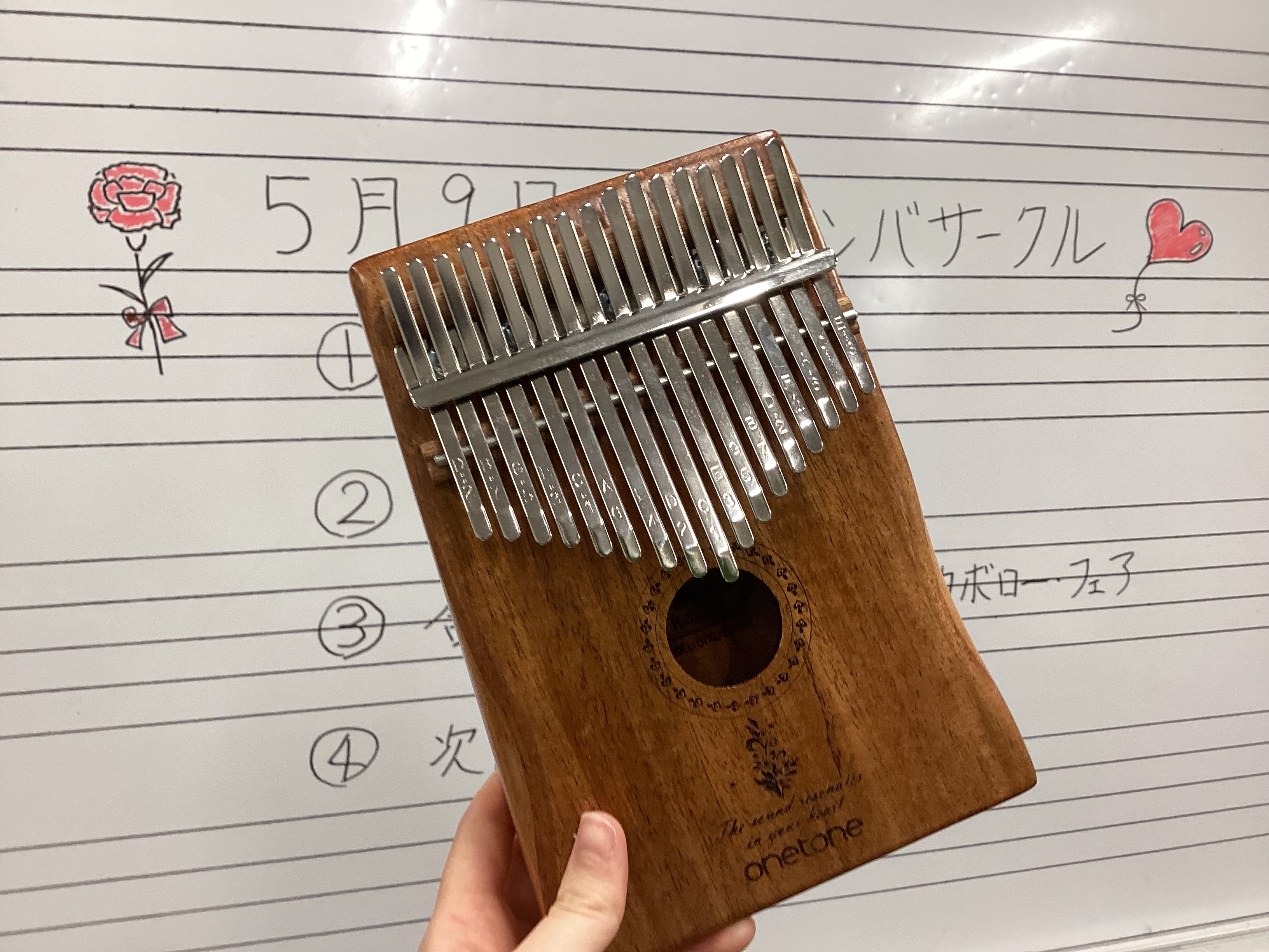 千葉県・京葉線・武蔵野線沿いでカリンバやるなら新浦安へ！ こんにちは！新浦安店ピアノインストラクターの田中です。 2025年5月9日（金）に、第37回「カリンバサークル～癒し～」を開催しましたので、カリンバサークル開催レポートをお届けいたします！ 今回は、6名の方がご参加くださいました！皆さまで和気 […]