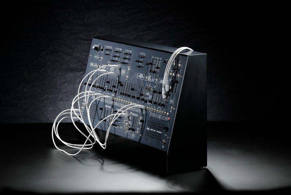 ARP2600M SEMI-MODULAR SYNTHESIZER 復活の発売から好評であったARP2600Mが再び生産を開始。オリジナルのARP2600の約60％にダウンサイジングし、軽量化とポータビリティの向上を実現したセミモジュラーシンセ。ARP2600FSと同じアナログ回路とコンポーネントを [&hellip;]