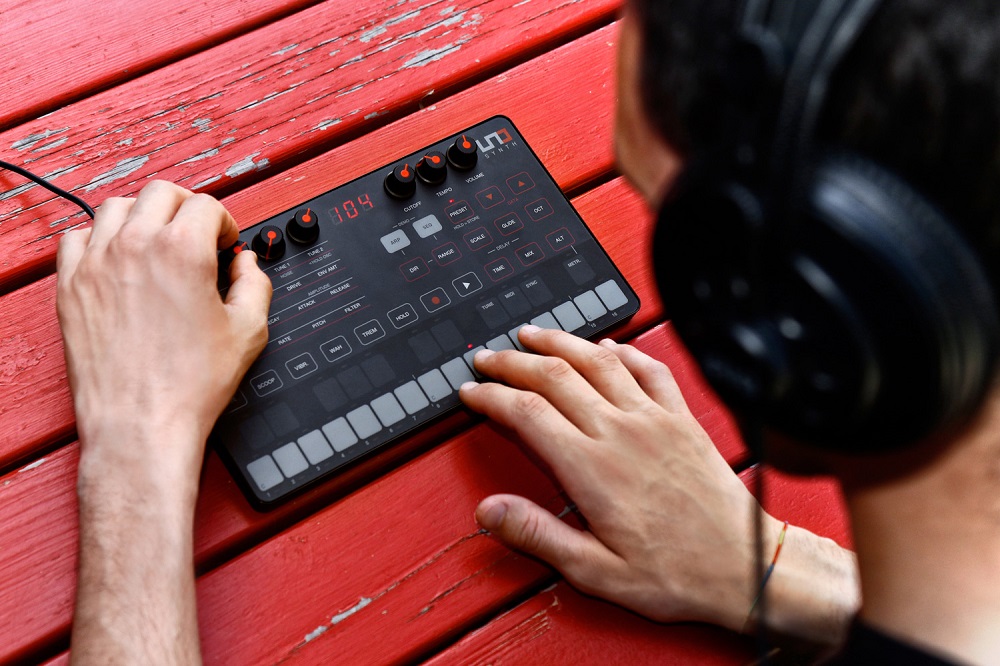 IK Multimedia UNO Synth発売決定！大好評ご予約受付中！！！