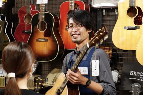スタッフ写真 アコースティックギター、エフェクター、アンプ 諏訪