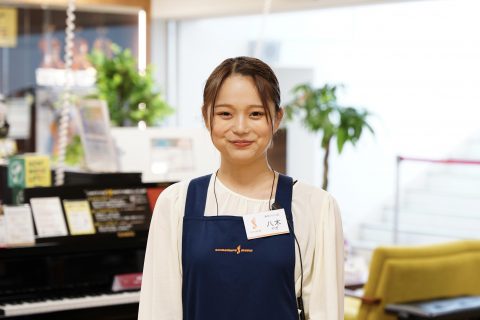 スタッフ写真 八木