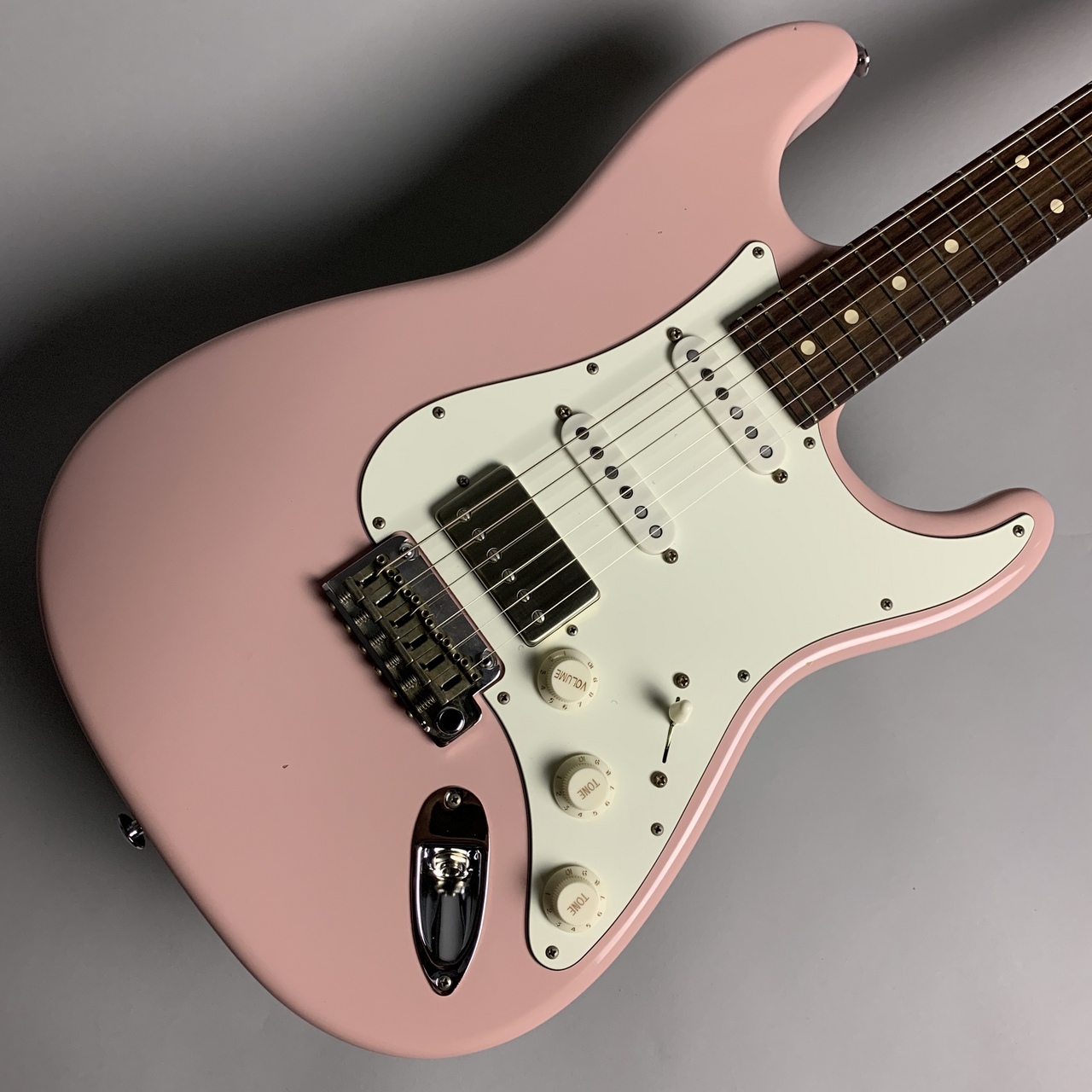 Suhr Guitarsと正規代理店が共同デザインした 2019 J Select SeriesClassic Antique Roasted Maple Neck。Shell PinkとRoasted Maple Neckのコントラストが美しい1本が島村楽器 静岡パルコ店に入荷しました！ **Su […]