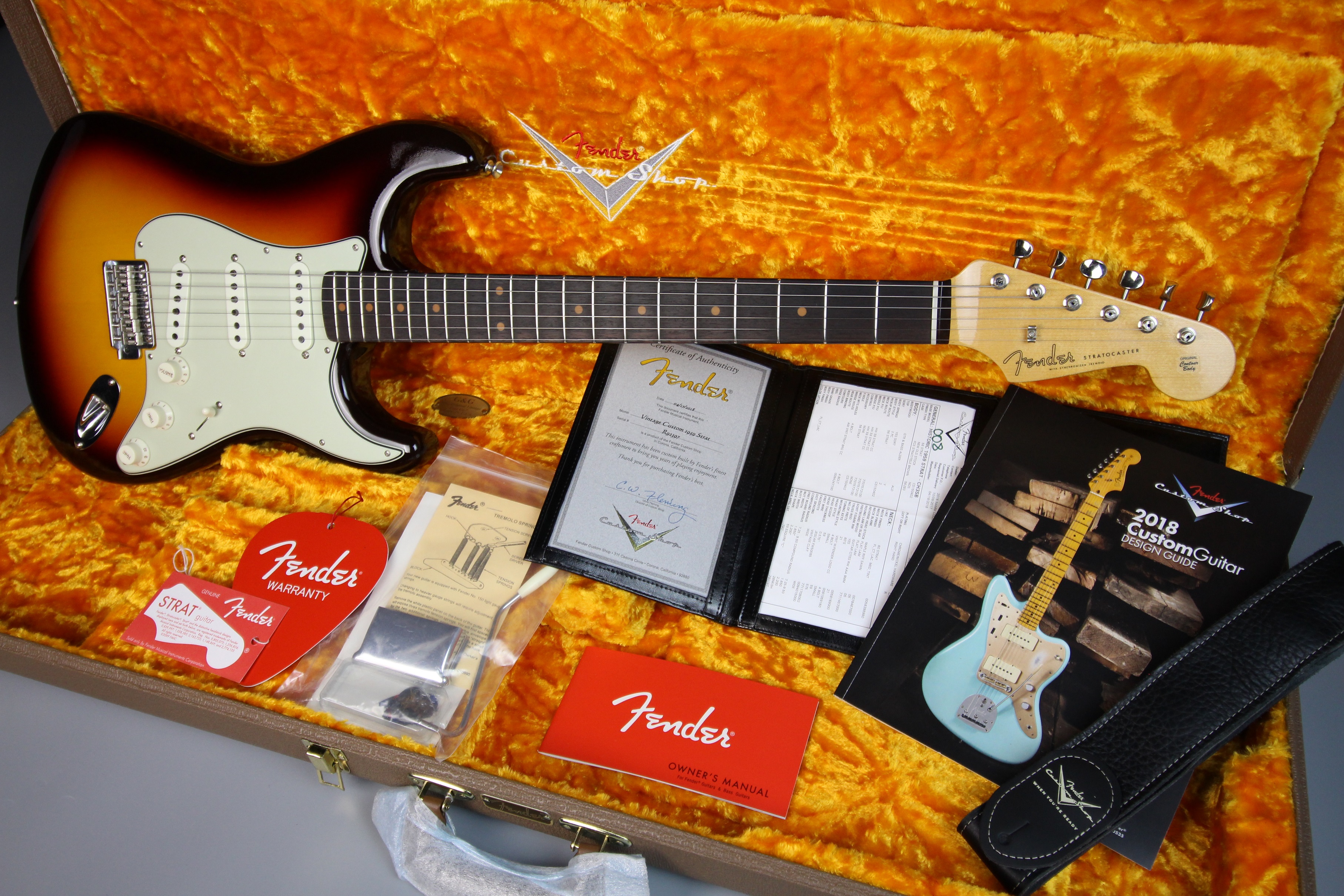 皆様こんにちは。島村楽器 静岡パルコ店ギター担当の野原です。本日ご紹介するエレキギターはケースキャンディ（付属品）完備、ケースハンドルの保護材までもがついた状態のナイスな2018年製Custom Shop 1959 StratocasterのUSED品です。 *【USED】Fender Custom […]
