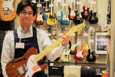 スタッフ写真 エレキギター、エレキベース、エフェクター、アンプ 岩間