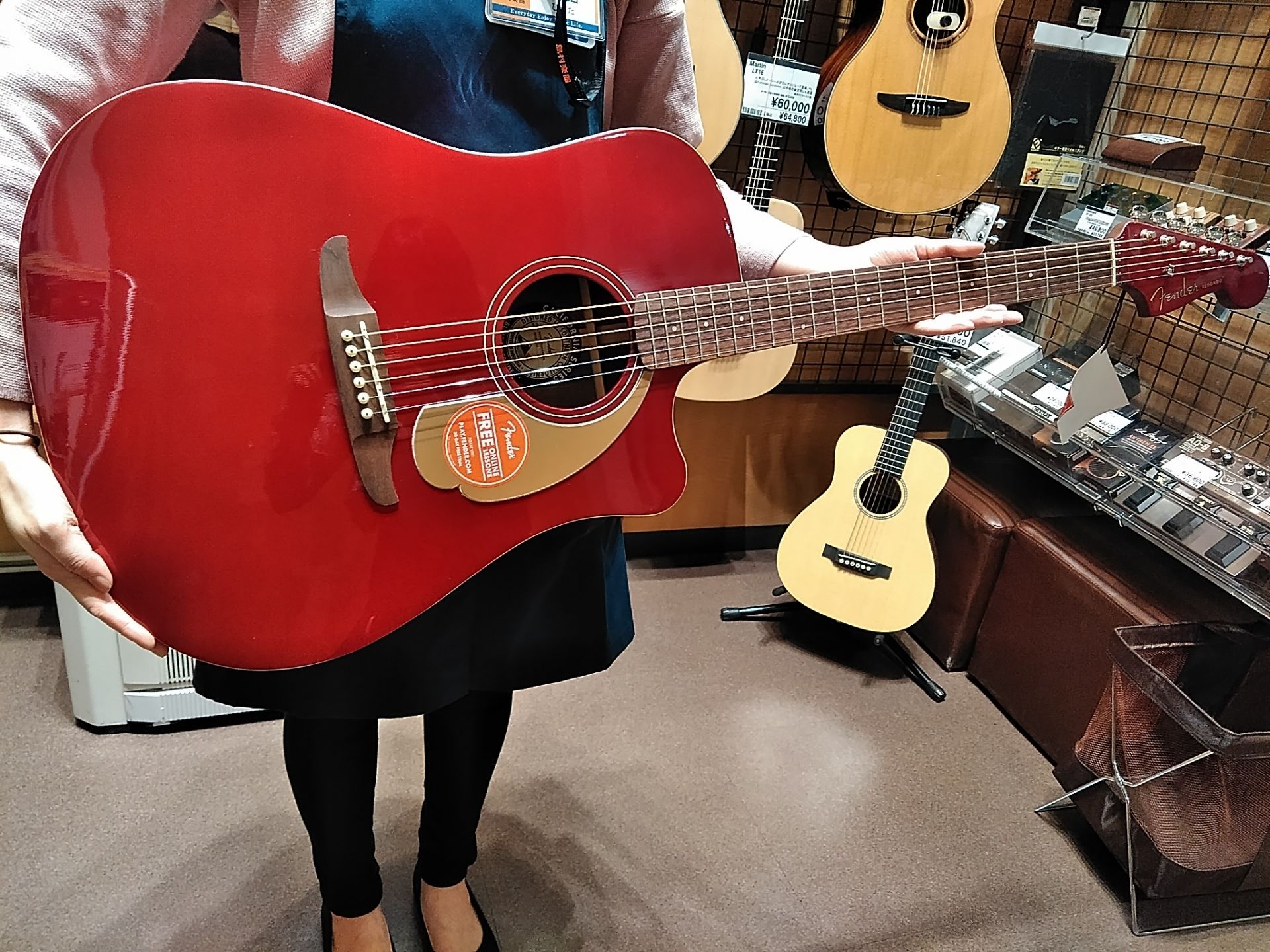 *Fender Redondo Player入荷しました！ 皆さんこんにちは。島村楽器モラージュ菖蒲店　杉田です！]] 今回はFenderです！ *商品詳細 **Fender Redondo Player ビッグボディから鳴り響く音がとても気持ち良いです！ キラキラしたサウンドで見た目もとても可愛ら […]